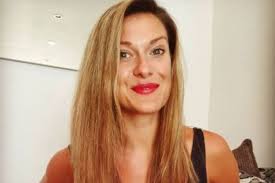 Mulher envia fotografias íntimas a treinador pessoal por engano e namorada  fica em fúria