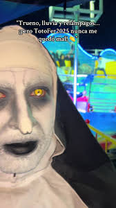 Valak en TotoFer2025: Baile y Energía a Pesar del Clima