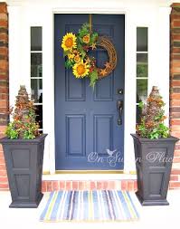 The best in design, decoration and style. 67 Cute And Inviting Fall Front Door Decor Ideas Digsdigs