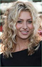 Medium hairstyles for women with round faces short curly hairstyles look amazing on women with round face shapes. Pin On Golden Blonde Hair Color