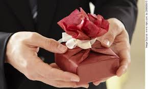 Chinese Culture Gift Giving Etiquette Personalised Gifts For Him Best Birthday Gifts Gifts