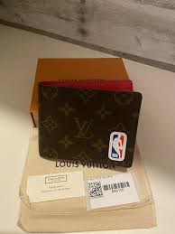 One of the most popular fashion brands in the world, it operates in 50 countries and has more than 460 stores. New Limited Edition Louis Vuitton Nba Multiple Wallet Lvxnba