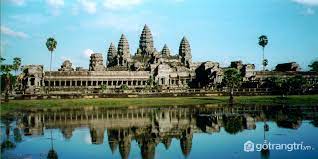 Đền ăng co vát campuchia là công trình lớn nhất, đặc sắc nhất của toàn thể khu angkor, một biểu tượng cho sự kết hợp hài hoà giữa nghệ thuật kiến trúc khmer của người campuchia và nghệ thuật kiến trúc hindu của nền văn hóa ấn độ. Ä'á»n Angkor Wat Niá»m Tá»± Hao Lá»›n Lao Cá»§a NgÆ°á»i Dan Campuchia