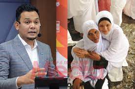 Namun, ketika presenter membaca tubuh berita, tidak ada gambar yang o ada perbedaan besar antara menulis naskah berita untuk didengar (dengan telinga) dan menulis untuk dibaca (dengan mata). Kakak Bekas Penyampai Berita Tv3 Saiful Nizam Ismail Meninggal Dunia Media Hiburan