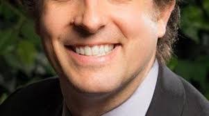 Elliot Pollack's Instagram, Twitter & Facebook