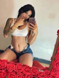 😎 Guys, dont be fooled, shes just a decoy doll for OnlyFans porno!