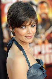 Katie Holmes Short Hair Google Search Cheveux Courts Coiffure Coiffure Et Beaute