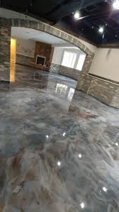 30 Garage Flooring Ideas For Men Farbe Fliesen Und Epoxidbeschichtungen Garageflo Sun Concrete Stained Floors Concrete Houses Epoxy Floor Basement