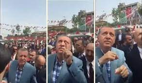 Recep tayyip erdoğan (born 26 february 1954) is a turkish politician serving as the current president of turkey.he previously served as prime minister of turkey from 2003 to 2014 and as mayor of istanbul from 1994 to 1998. Tayyip Erdogan In Cay Koyun Geliyorum Hareketine Yapilan Enfes Monte Onedio Com