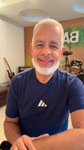 “O CORAÇÃO DE DAVI”, Seja abençoado, compartilhe e curta essa rápida  mensagem. , Davi não nasceu em palácio., Não veio de uma grande família.,  Ele era apenas um jovem pastor, esquecido entre as ...