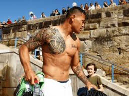 Los tatuajes maorí quedan muy bien en los hombros de los hombres ya que es un espacio en donde se puede lucir el tatuaje y su diseño. Los Mejores Tatuajes Maories Para Hombres 2021 Modaellos Com