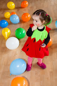 Che ne dite di realizzare il costume di carnevale con le vostre mani? Come Fare Un Costume Di Carnevale In Poche Mosse Donnad