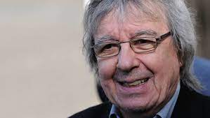 24 october 1936) is an english musician best known as the bassist for the english rock and roll band the rolling stones from 1962 until 1993. Bill Wyman Ehemaliger Rolling Stones Bassist Schliesst Wegen Corona Sein Restaurant