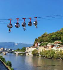 Le téléphérique de grenoble est l'un des premiers téléphériques urbains au monde après rio de depuis le centre de ville de grenoble, il permet un accès rapide à la bastille : Telepherique Bastille Grenoble On Twitter Tour De France Nous Au Telepherique Les Cyclistes On Les Aime Dans Les Airs Letour Telepheriquebastille Telepherique Telepheriquegrenoblebastille Bastille Bastillegrenoble Tdf2020