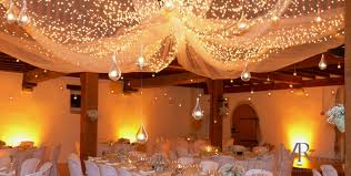 Ciel De Lumiere Et Gouttes D Eau Lumineuses Magnifique Decoration Mariage Decoration De Salle De Mariage Decoration Mariage Diy