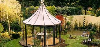Aus diesem grund werden paviilons in die gestaltung des gartens mit einbezogen. Glaspavillon Orangerie Glashaus Zentrum Hamburg