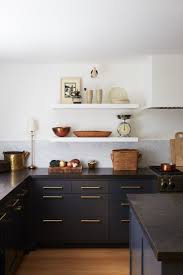 Kith is a family owned business who meets you in the design process with beautifully customized options. Offenes Regal Das Ist So Schon In Der Kuche Countertops Blackcountertopkitchen Hugekitchen Black Kitchen Design Kitchen Trends 2019 Kitchen Trends