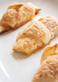 Ricette pasta sfoglia, elenco di ricette con pasta sfoglia, tutte le ricette di cucina con pasta sfoglia. Cornetti Di Pasta Sfoglia Alla Marmellata Veloci E Gustosi