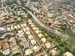 Sunday in bamako) is the fourth album by malian duo amadou & mariam featuring, and produced by, french singer manu chao. Luftbrummenansicht Von Niarela Quizambougou Niger Bamako Mali Stockfoto Bild Von Himmel Elfenbein 118599954