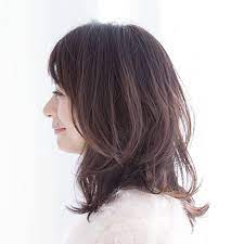 動きがあるのに品もある絶妙くびれミディアム 40代のミディアムヘア ヘアスタイル ヘアカット ロング ヘアスタイリング