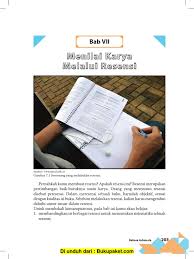 Setelah kamu membaca kedua teks resensi di atas,lakukanlah analisis perbedaan dari kedua teks resensi tersebut berdasarkan kaidah kebahasaannya,berikut formatnya. Bab 7 Menilai Karya Melalui Resensi