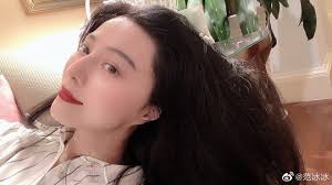 Mới bắt đầu trở lại, Phạm Băng Băng đã lại làm trò để gây chú ý khi ra đường