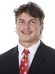 Swimming Badgers open season with wins at Arizona