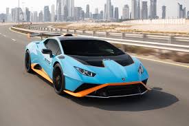 The huracan sto weighs 43kg less than the performante thanks to greater use of carbon fibre and the huracan sto benefits from more carbon fibre, chassis revisions and tweaks to its aerodynamics. Lamborghini Huracan Sto Five Things You Didn T Know