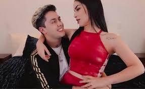 En el video de juan de dios pantoja que sí dejó en su canal aparece kimberly loaiza vestida de novia (captura de pantalla). Todo Un Cuento De Hadas Kimberly Loaiza Y Juan De Dios Pantoja Juntos De Nuevo Habra Reconciliacion El Intranews