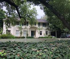 Last ned og bruk 80 000+ father of the bride house pasadena address gratis arkivbilder. The Father Of The Bride House Is Located In Pasadena