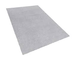Während teppich vor der jahrtausendwende vor allem großflächig verlegt wurden, entscheiden sich heute die meisten menschen bei der inneneinrichtung für stilvolle einzelstücke. Teppich Hellgrau 140 X 200 Cm Shaggy Demre Beliani De