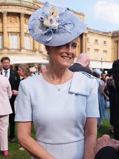 𝒢𝓇𝒶𝒸𝑒, 𝒲𝒶𝓇𝓂𝓉𝒽, 𝒶𝓃𝒹 𝑅𝑜𝓎𝒶𝓁 𝐸𝓁𝑒𝑔𝒶𝓃𝒸𝑒 🌸👒 Sophie,  Duchess of Edinburgh joined members of the Royal Family at Buckingham Palace  for the latest Royal Garden Party, where thousands of guests were welcomed  in