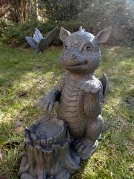 Susser Gartendrache Mit Schmetterling Drache Figur Gargoyle Unbekannt Http Www Amazon De Dp B00b35s6pc Ref Cm Sw R Pi Dp We Drachen Drachen Bilder Babydrache
