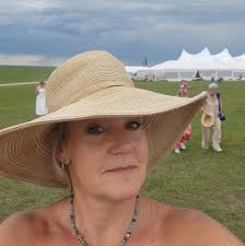 Is there a service in Navarre to hook up a camper to a tow vehicle?