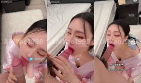 Xi Mengyao: Husband Holds His Wife And Lets A Single Man Insert Her White  Tiger Pink Hole - EPORNER