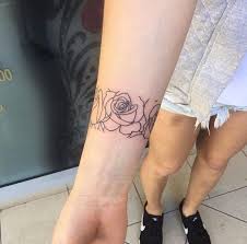 40 Beautiful Bracelet Tattoos For Men Women Tattooblend Wrist Tattoos For Women Cuff Tattoo Tattoos For Women