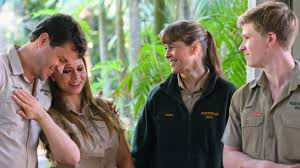 Terri, bindi and robert irwin discuss their family's conservation efforts with the wildlife warriors and announce a chance to help name an unborn baby giraffe. 36zzucsxi 5ism