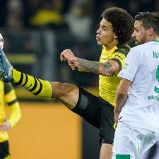 Damit rückt die borussia, die mit neongelben sondertrikots auflief, bis auf vier punkte an eintracht. Match Preview Bvb Looks To Keep Pace Vs Werder Bremen Fear The Wall