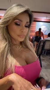 Connie Wesson's Instagram, Twitter & Facebook