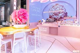 Café de la Rose Lancôme by Nina Métayer on the Champs-Elysées -  Sortiraparis.com