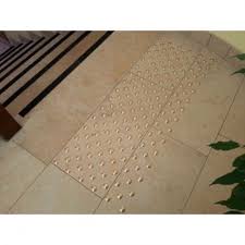 Retrouvez Le Cloupodotactile Rainure En Laiton En Vente Sur Notre Site Pour Une Meilleure Accessibilite De Vos Erp Cloison Modulable Laiton Clous