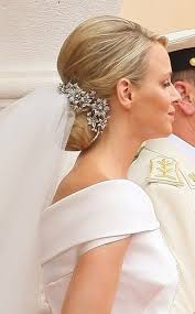 L'émotion de la princesse, sous fond de viles rumeurs. Princely Family Of Monaco Jewels Robes De Mariee Royales Mariage Princier Mariage Royal