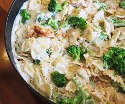 Chicken And Broccoli Alfredo 30 Minute Dinner Jamie Cooks It Up Family Favorite Food And Recipes Chicken Pasta Recipes Broccoli Recipes Pasta Dishes