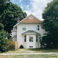Exterior color schemes vinylsafe ® paint. Here S How To Transform Your Home S Exterior With Beauti Tone Paint Home Hardware