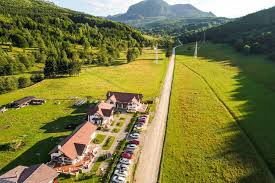 Pastel Chalet Un Loc De Poveste Creat Din Suflet Pastel Chalet Vacation Nature Chalet