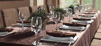 After the hustle and bustle of the holidays, we tend to keep things a bit more casual when it comes to hosting parties over the winter months. 28 Dinner Party Table Setting Ideas To Impress Your Guests