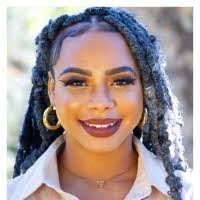 Shauna Lowry's Instagram, Twitter & Facebook