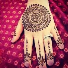 Black mehendi is very popular in arabic mehendi designs for hands or feet and now is being used to draw borders of the designs to make them prominent. 9 Latest And Popular Gol Tikka Mehndi Designs Styles At Life