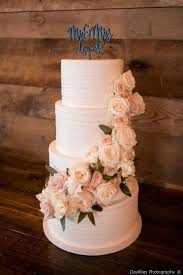 Braden And Viona S Wedding In Dallas Texas Spring Wedding Cake Wedding Cake Roses Wedding Cakes Blue