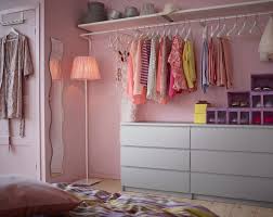 Buyuk Dolaplar Yerine Aski Borusu Ve Raflarla Yatak Odanizda Giyinme Alani Yaratabilirsini Yatak Odasi Depolama Ev Mobilyalari Yatak Odasi Dekorasyon Fikirleri